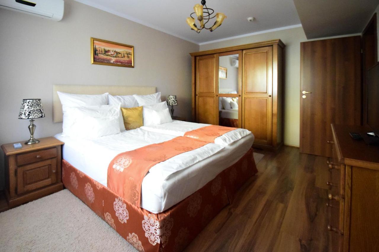 Cabrio Apart Hotel Cluj-Napoca Exteriör bild